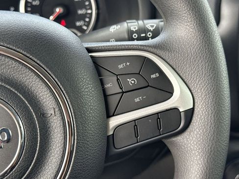 Used 2023 Jeep Renegade Latitude image 29