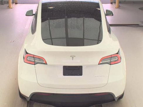 Used 2021 Tesla Model Y Long Range image 4