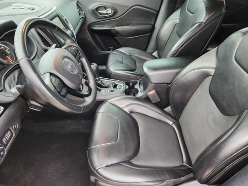 Used 2019 Jeep Cherokee Latitude Plus image 15