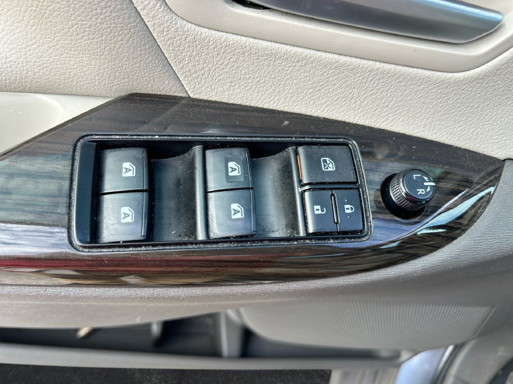 Used 2018 Toyota Sienna XLE w/ XLE Navigation Package FWD image 13