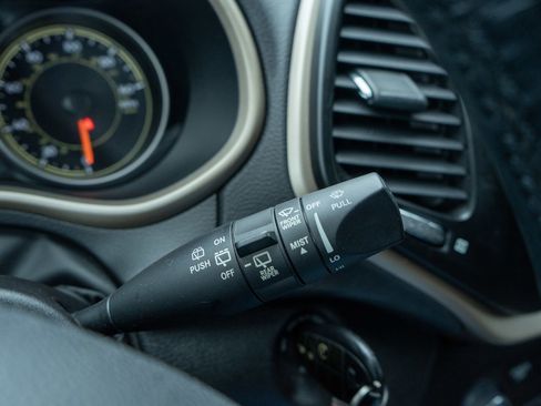 Used 2017 Jeep Cherokee Latitude w/ Cold Weather Group image 25