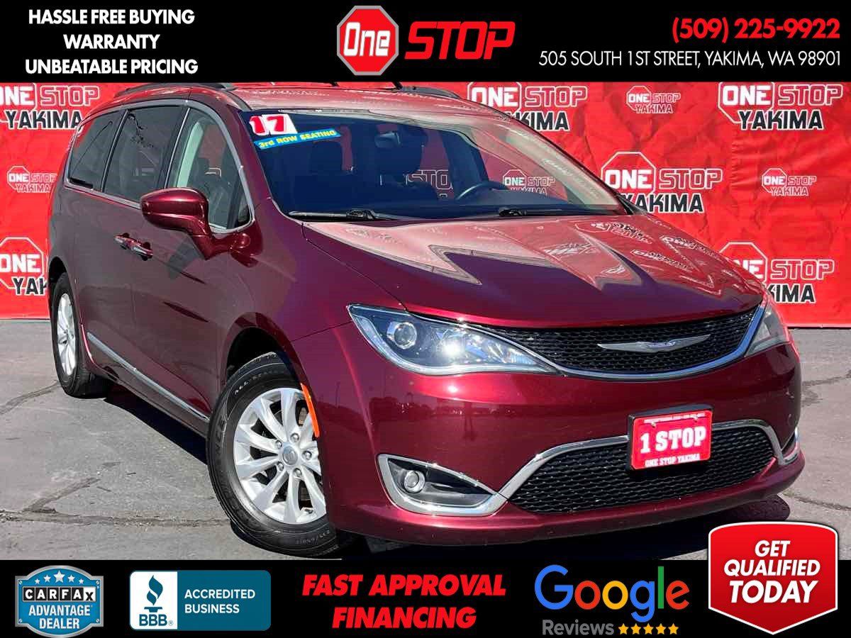 Used 2017 Chrysler Pacifica Touring-L FWD image 1