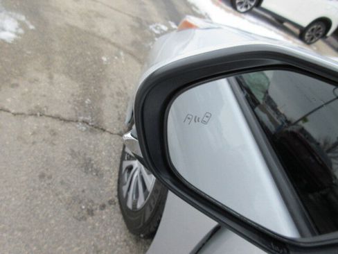 Used 2021 Toyota Prius XLE image 18