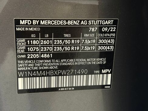 Used 2023 Mercedes-Benz GLB 250 4MATIC w/ Premium Package image 29