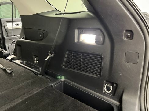 Used 2025 Ford Explorer Active AWD/4WD image 44