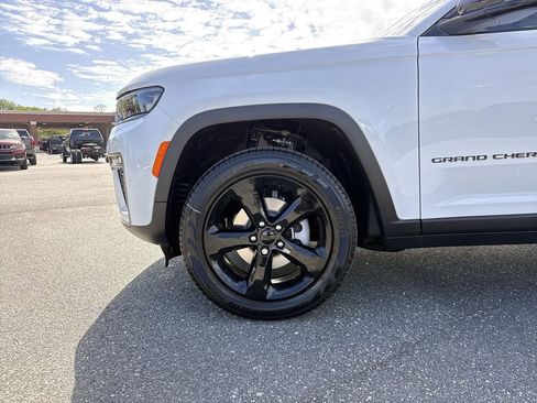 New 2026 Jeep Grand Cherokee Limited image 9