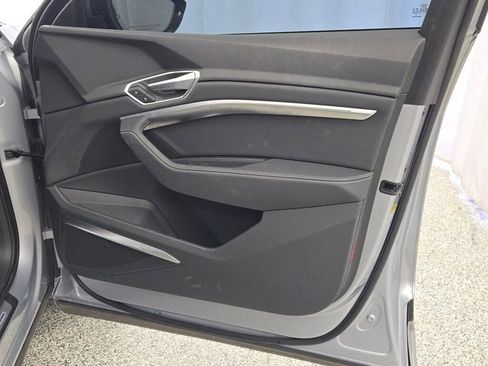 Used 2022 Audi e-tron Premium Plus w/ Premium Plus Package image 6