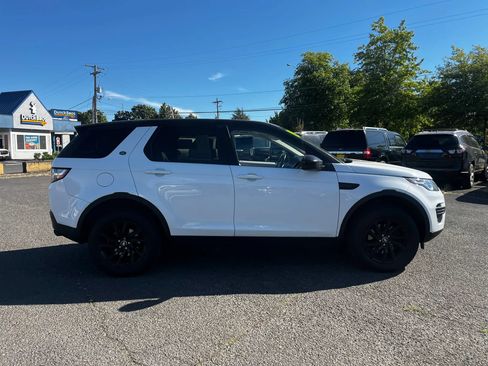Used 2018 Land Rover Discovery Sport SE AWD/4WD image 2