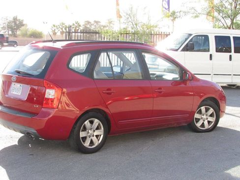 Used 2007 Kia Rondo LX w/ Convenience Pkg image 10