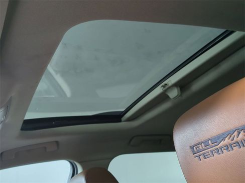 Certified 2018 GMC Acadia SLT image 18