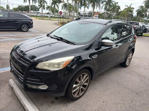 Used 2016 Ford Escape SE w/ SE Chrome Package FWD image 1