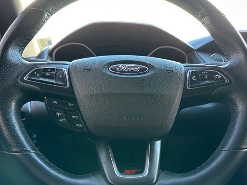 Used 2018 Ford Focus ST image 35