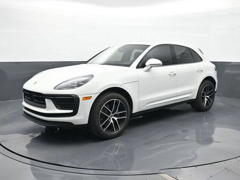 Certified 2024 Porsche Macan AWD/4WD image 1