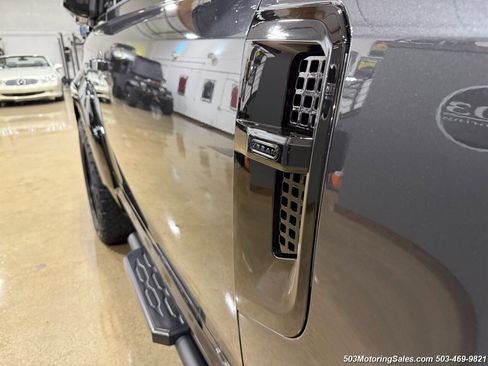 Used 2024 Land Rover Defender 90 V8 image 31