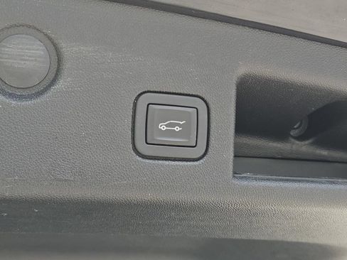 Used 2019 Chevrolet Equinox LT w/ Sun & Navigation Package FWD image 12