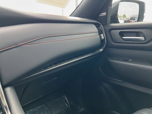 Used 2025 Nissan Armada PRO-4X w/ Pro-4X Premium Package image 42