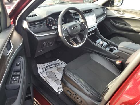 New 2026 Jeep Grand Cherokee Altitude image 12