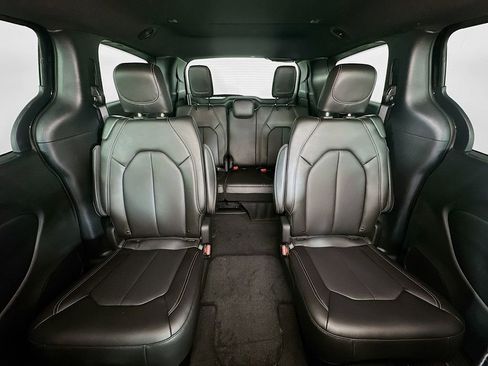New 2026 Chrysler Pacifica Select image 10
