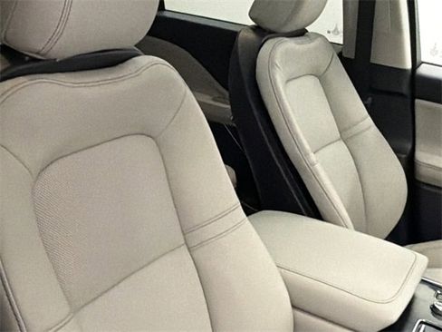 New 2026 Lincoln Aviator AWD image 11