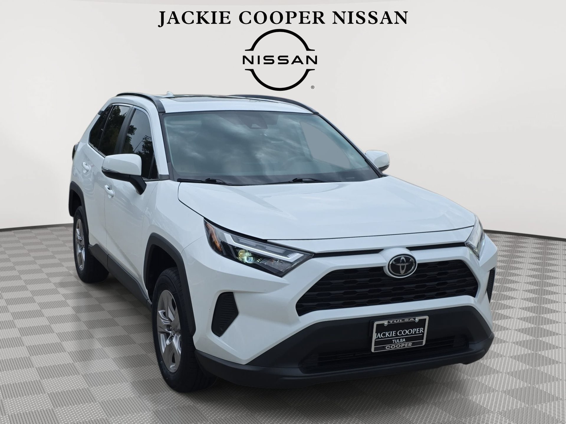 Used 2023 Toyota RAV4 XLE w/ Convenience Package FWD image 3