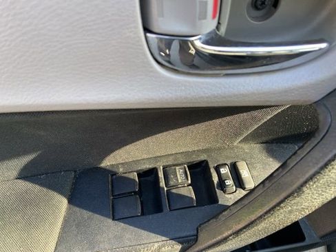 Used 2018 Toyota Corolla LE image 12