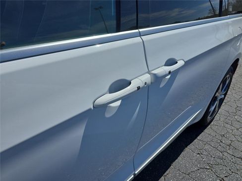 New 2026 Chrysler Pacifica Pinnacle image 13