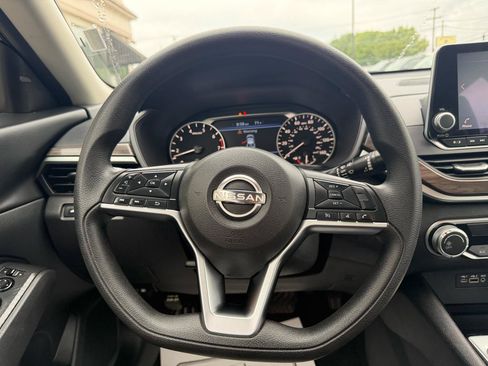 Used 2024 Nissan Altima 2.5 SV FWD image 15