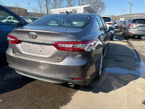 Used 2020 Toyota Camry XLE image 7