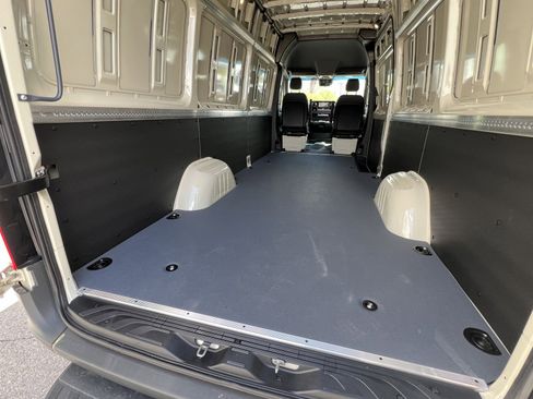 Used 2024 Mercedes-Benz Sprinter 2500 image 14