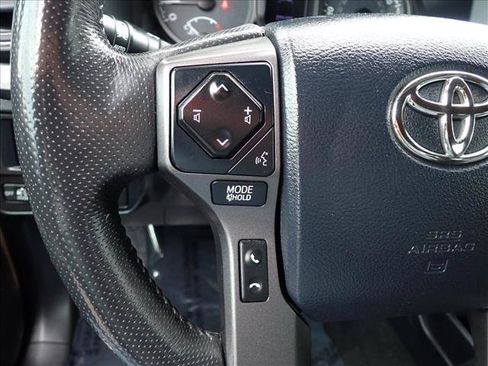 Used 2017 Toyota Tacoma TRD Off-Road w/ Premium & Technology Package AWD/4WD image 12