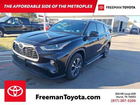 Used 2021 Toyota Highlander XLE image 1