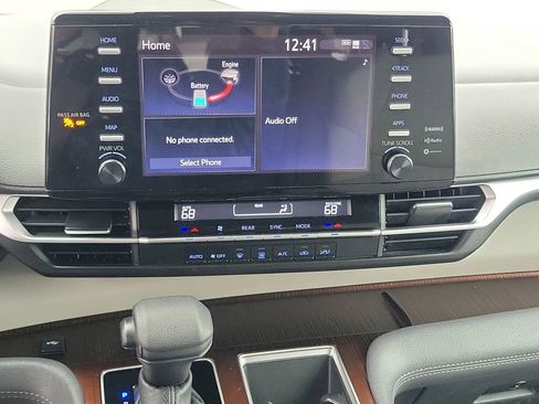Used 2024 Toyota Sienna LE image 26