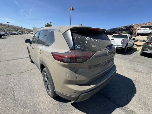 Used 2025 Nissan Rogue SV image 3