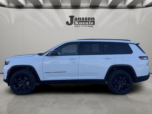 Used 2025 Jeep Grand Cherokee L Laredo AWD/4WD image 1