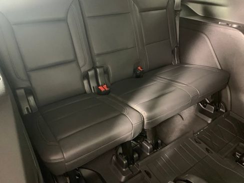 Used 2021 Chevrolet Tahoe Z71 w/ Luxury Package AWD/4WD image 8