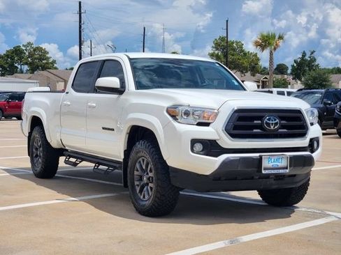Used 2022 Toyota Tacoma SR5 RWD image 3