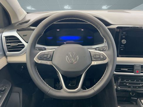 New 2026 Volkswagen Taos SE image 18