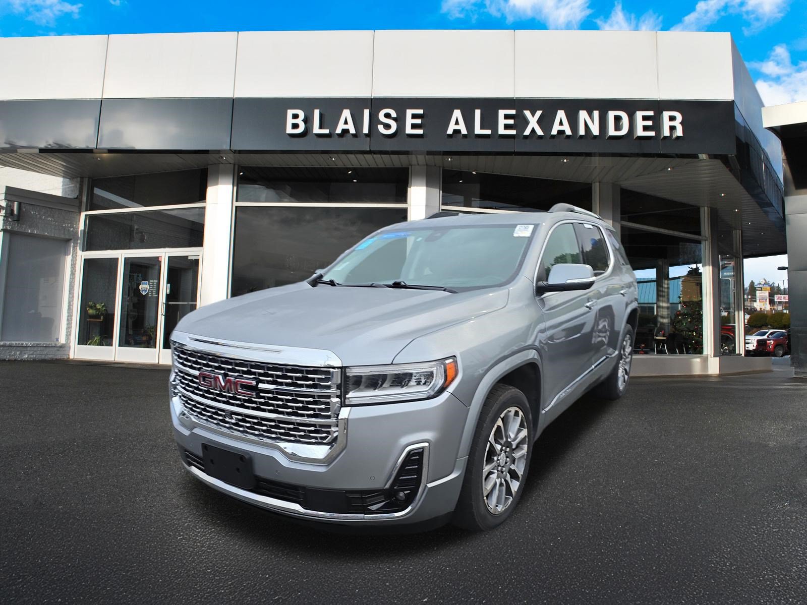 Used 2023 GMC Acadia Denali w/ Denali Technology Package AWD/4WD image 8
