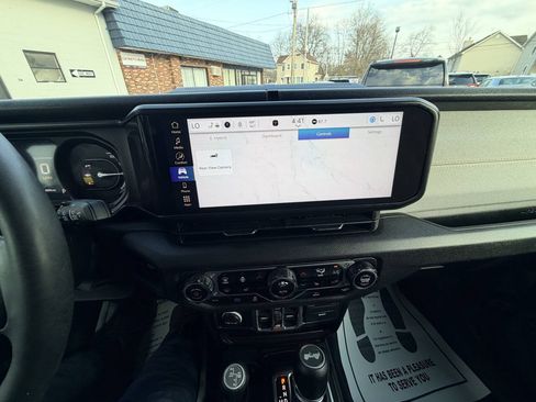 Used 2024 Jeep Wrangler Unlimited w/ Convenience Group AWD/4WD image 60