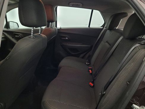 Used 2021 Chevrolet Trax LS AWD/4WD image 18