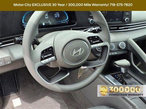New 2025 Hyundai Elantra SE image 11