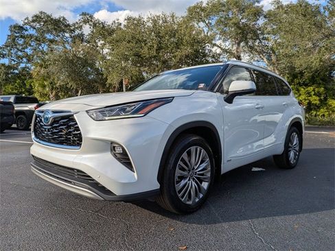 Used 2022 Toyota Highlander Platinum image 8