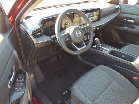 Used 2025 Nissan Kicks SV image 14