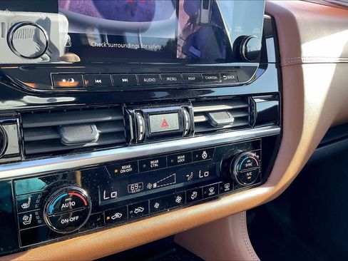 Used 2023 Nissan Pathfinder Platinum w/ Cargo Package image 32