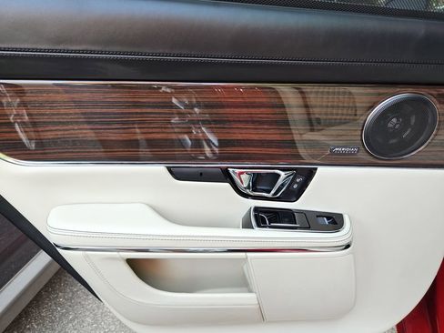Used 2019 Jaguar XJ L Portfolio RWD image 32