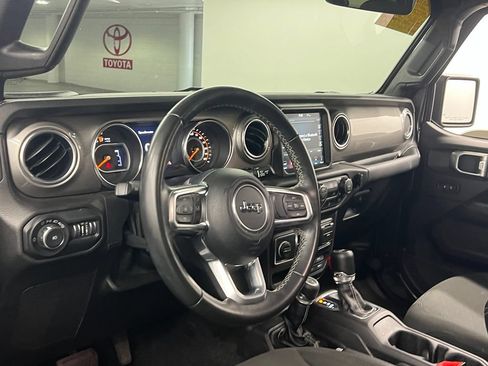 Used 2019 Jeep Wrangler Unlimited Sahara AWD/4WD image 9
