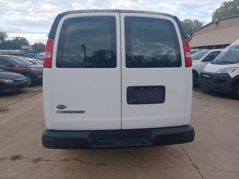 Used 2022 Chevrolet Express 2500 w/ Driver Convenience Package RWD image 6