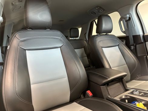 Used 2022 Ford Explorer XLT w/ Equipment Group 202A image 17