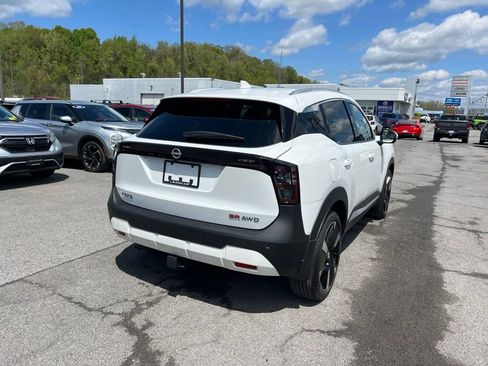 Used 2025 Nissan Kicks SR AWD/4WD image 5