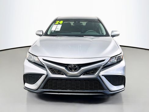 Used 2024 Toyota Camry SE image 11